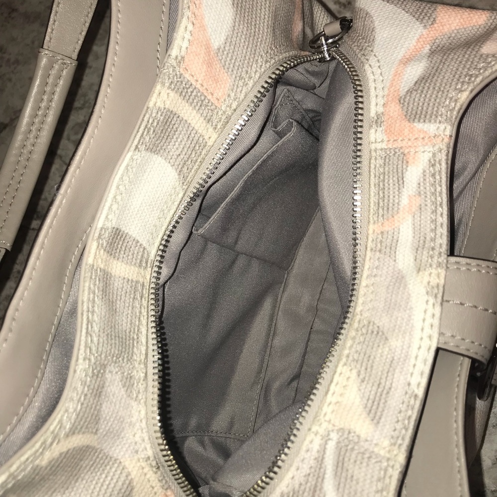 Unique Coach Purse - Picture 8 of 9
